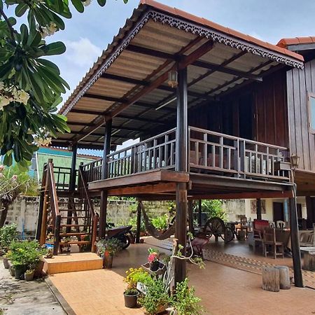 Seesea Thai Wooden House On Beachfront Prachuap Khiri Khan Bagian luar foto