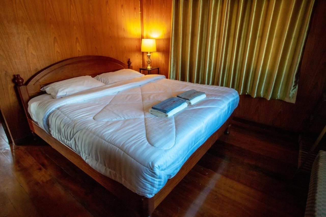 Seesea Thai Wooden House On Beachfront Prachuap Khiri Khan Bagian luar foto