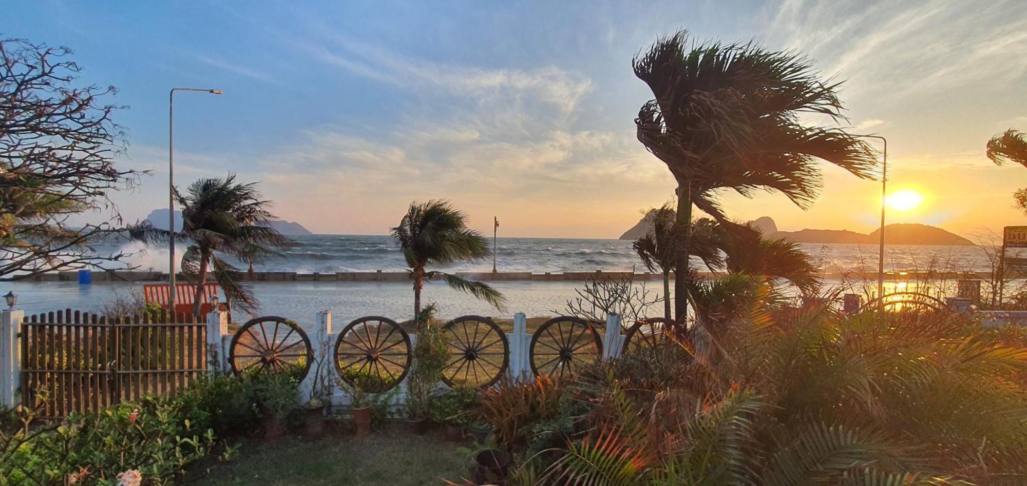 Seesea Thai Wooden House On Beachfront Prachuap Khiri Khan Bagian luar foto