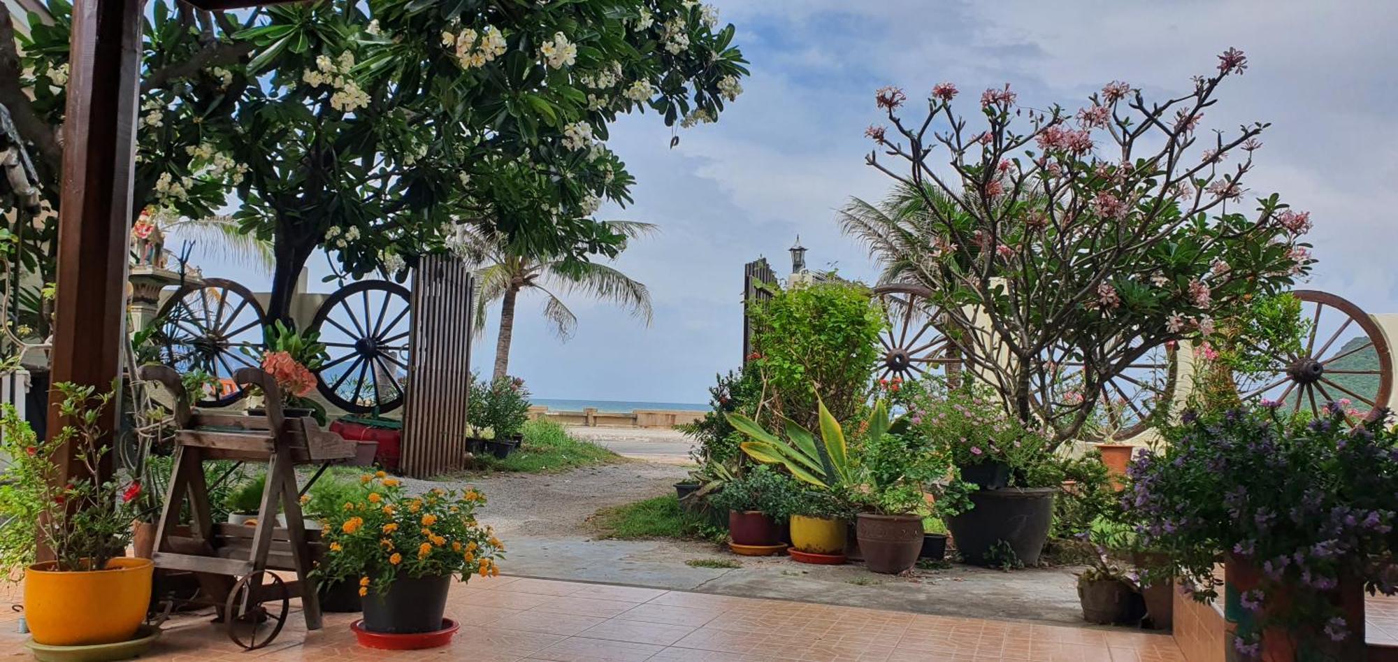 Seesea Thai Wooden House On Beachfront Prachuap Khiri Khan Bagian luar foto