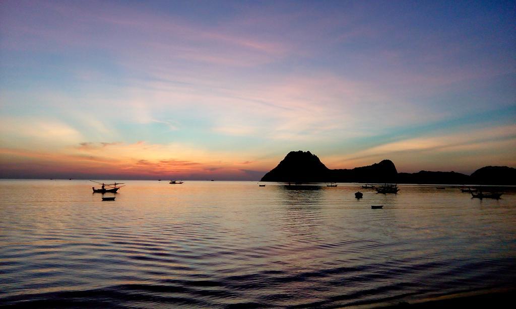 Seesea Thai Wooden House On Beachfront Prachuap Khiri Khan Bagian luar foto